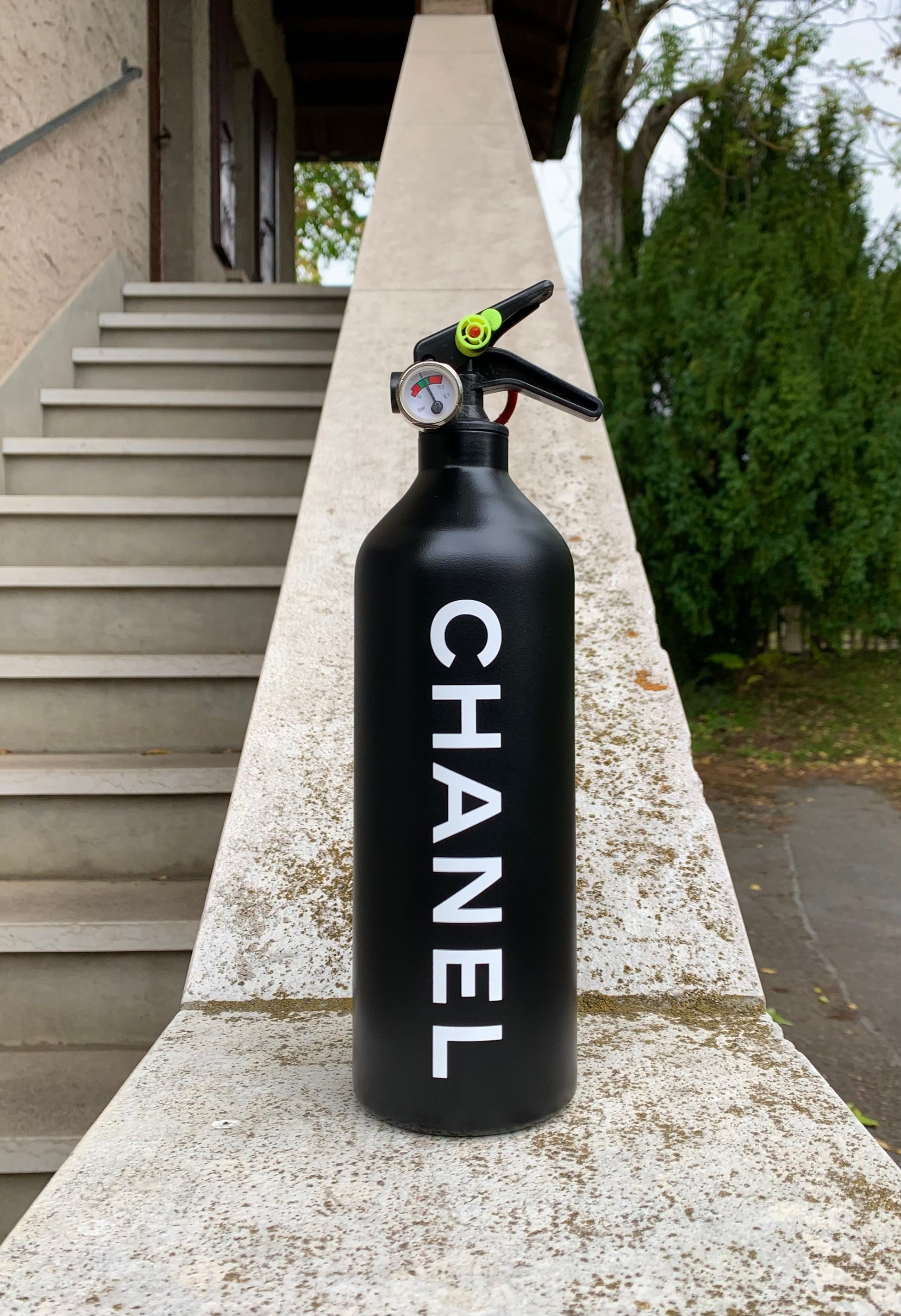 extinguisher Chanel atelier s1ple